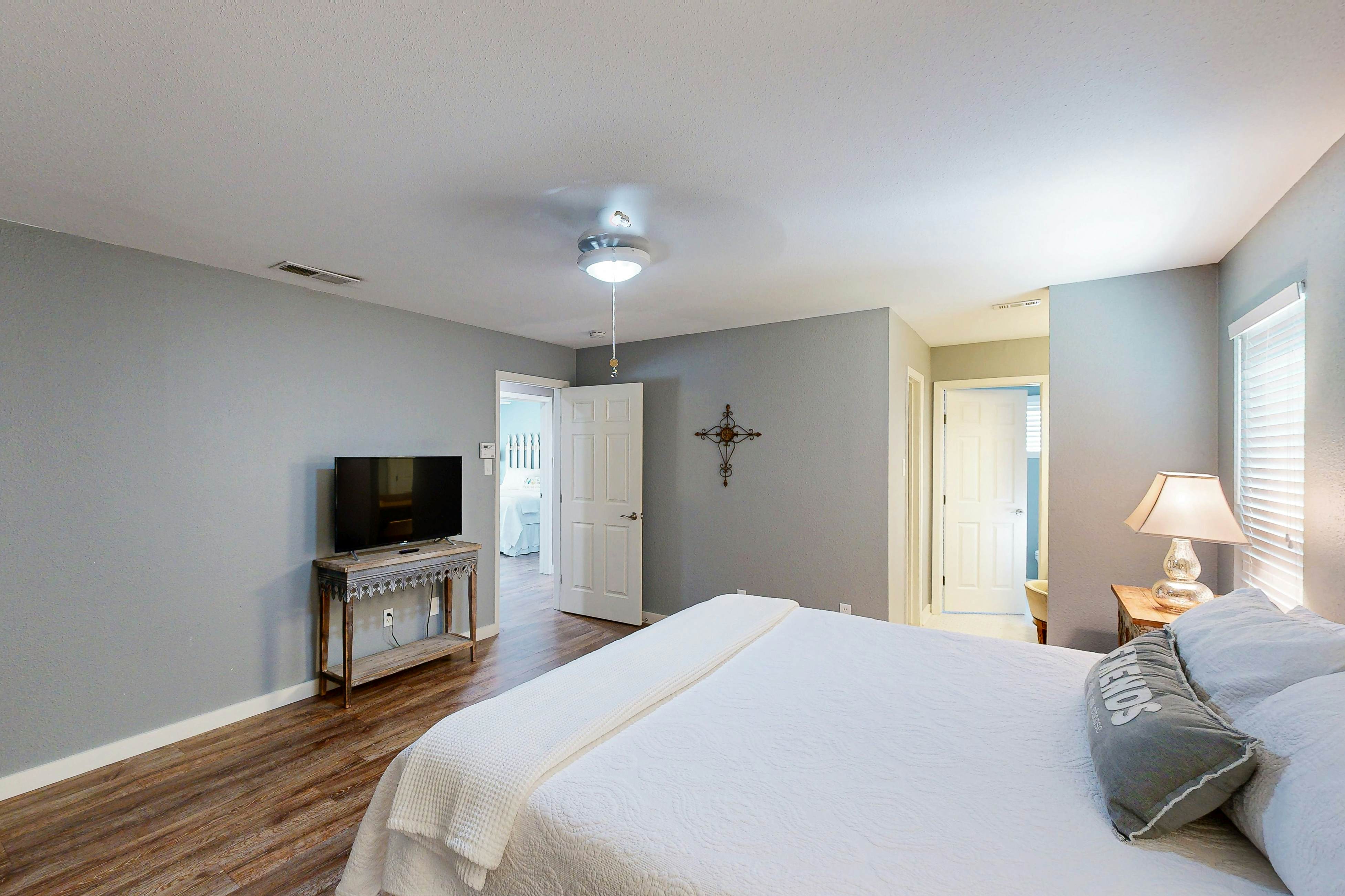 Three King Beds, Private Pool And Dog Friendly