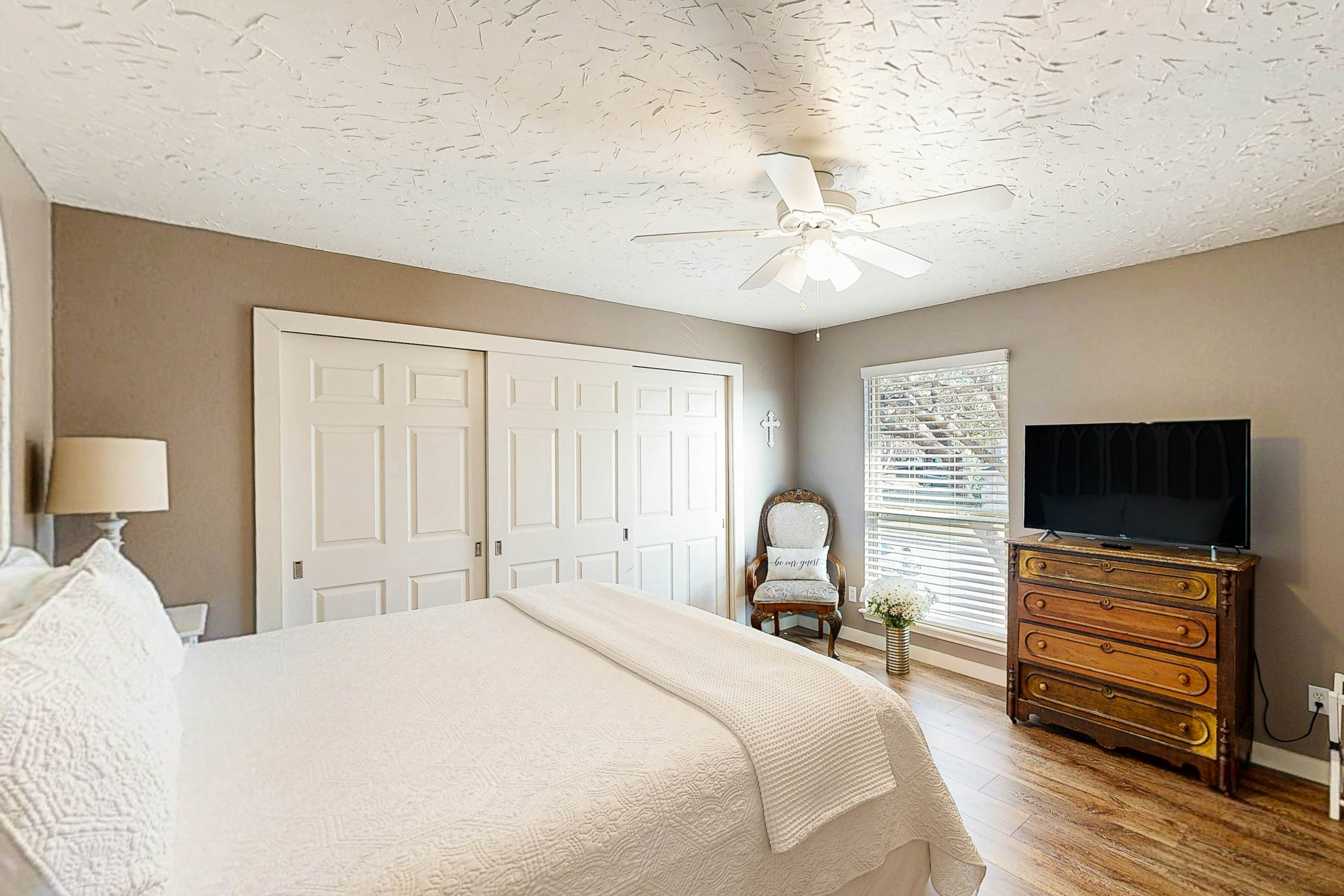 Three King Beds, Private Pool And Dog Friendly