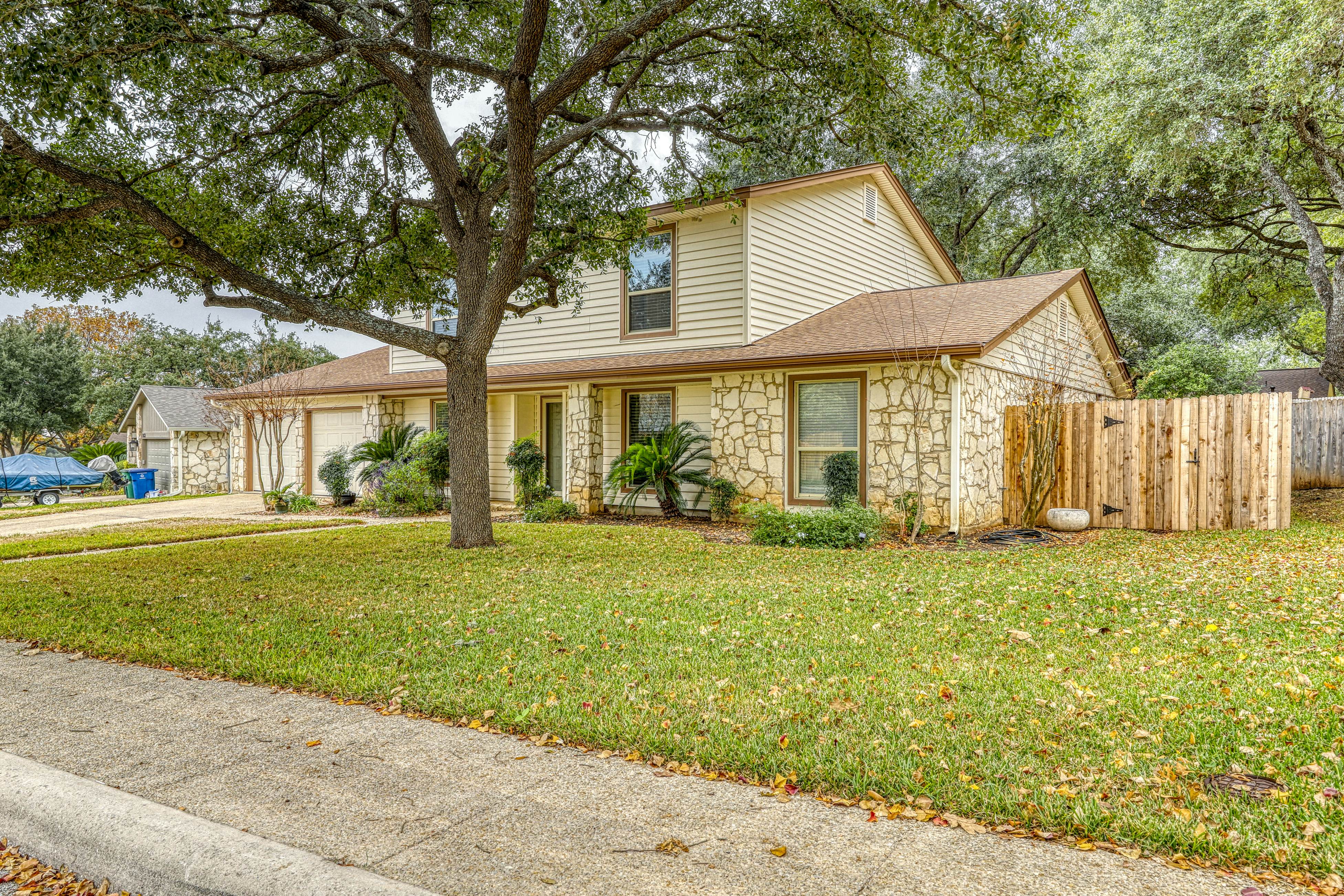 Three King Beds, Private Pool And Dog Friendly