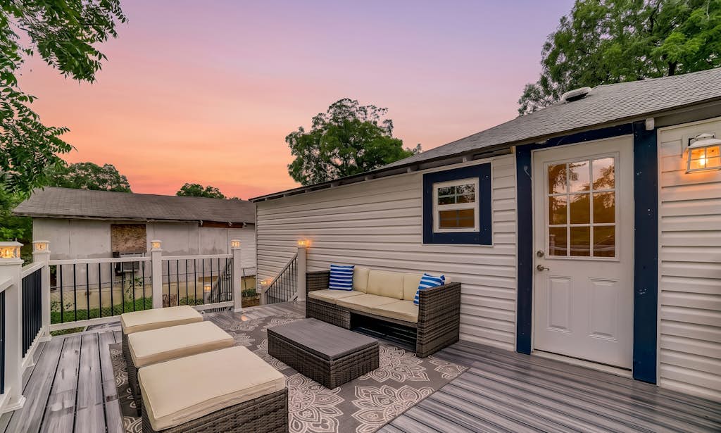 Roomy, modern farmhouse escape in the heart of downtown with central AC & heat