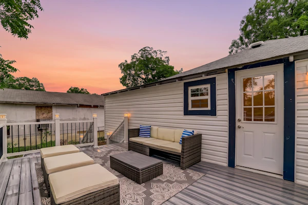Roomy, modern farmhouse escape in the heart of downtown with central AC & heat