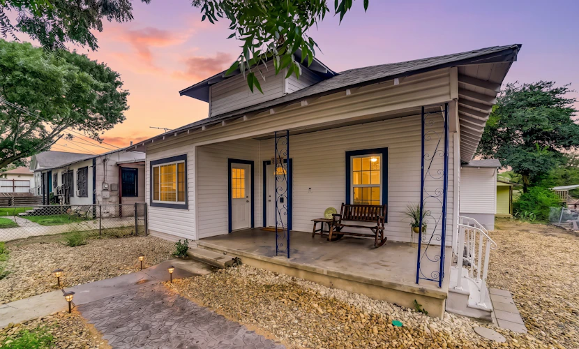 Roomy, modern farmhouse escape in the heart of downtown with central AC & heat