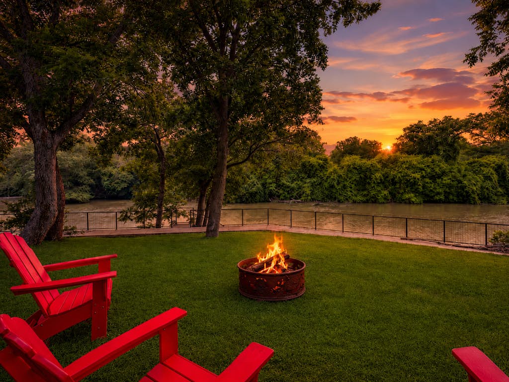 Riverfront retreat w/ wraparound deck, Movie Room, Firepit