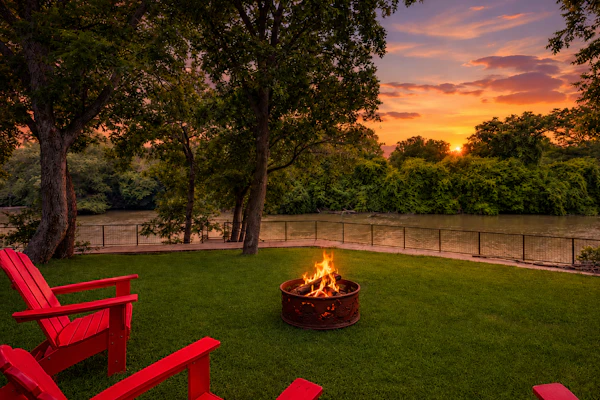Riverfront retreat w/ wraparound deck, Movie Room, Firepit