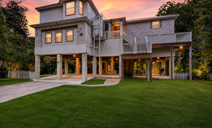 Riverfront retreat w/ wraparound deck, Movie Room, Firepit