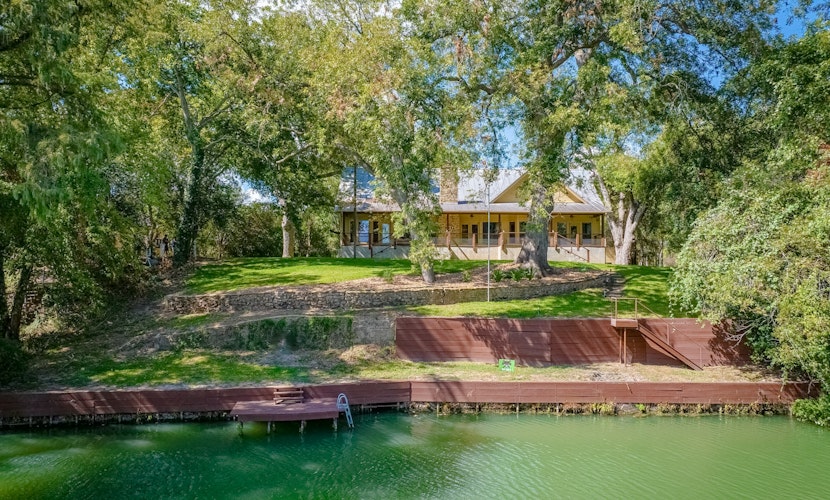 Riverfront home on Lake Seguin with dock, kayaks, beautiful views & air hockey