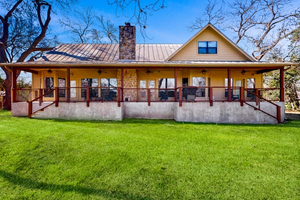 Riverfront home on Lake Seguin with dock, kayaks, beautiful views & air hockey