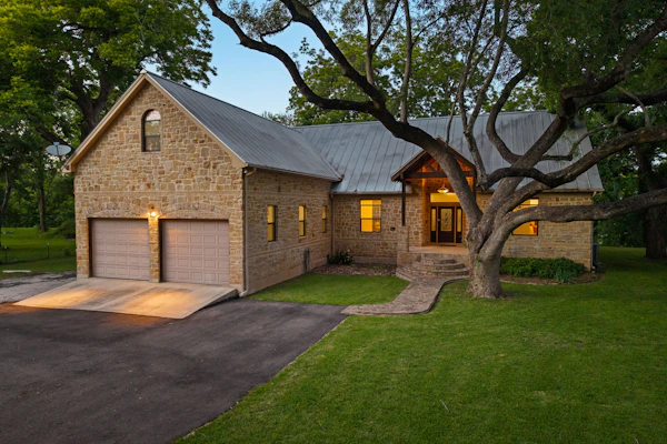 Riverfront home on Lake Seguin with dock, kayaks, beautiful views & air hockey
