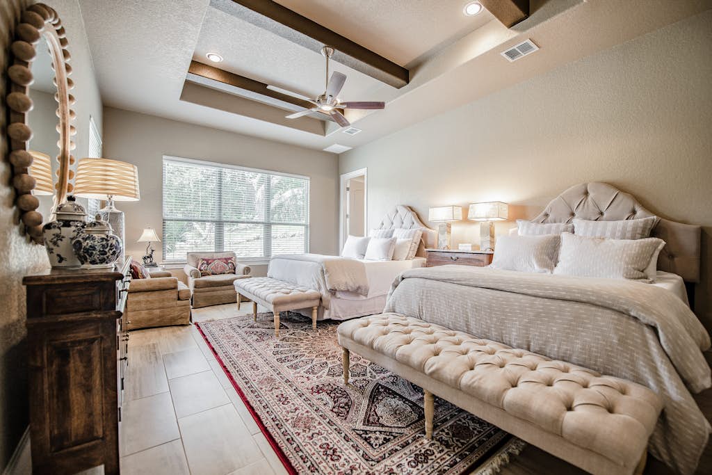 The Century Oak: 3-Unit Estate next to Remi's Ridge & Hayes Hollow