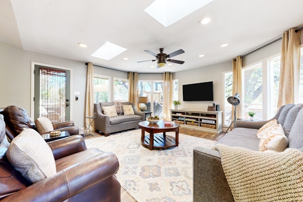 Serene property with two living spaces and large outdoor space - dog-friendly