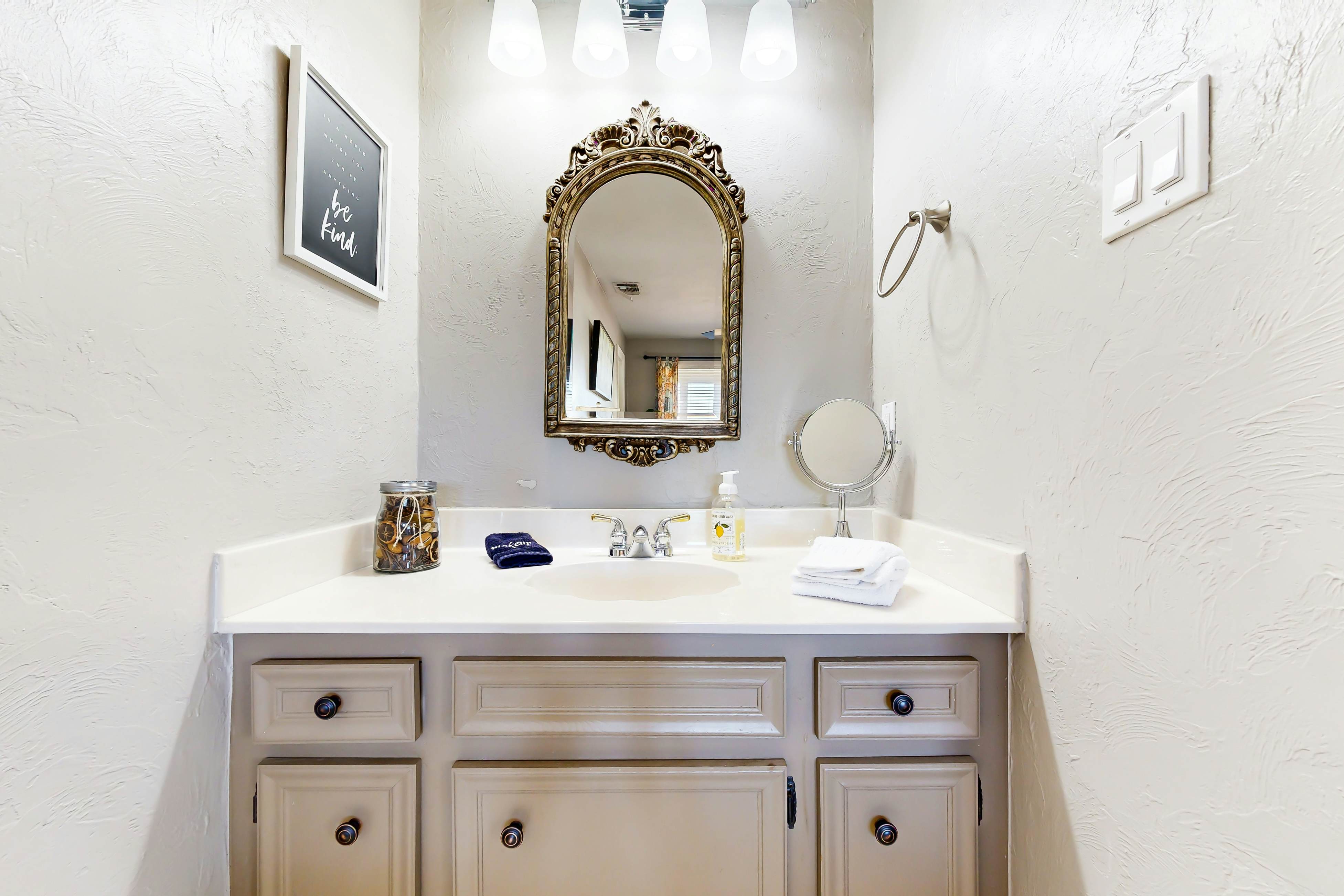 Meadow Creek House and Cottage