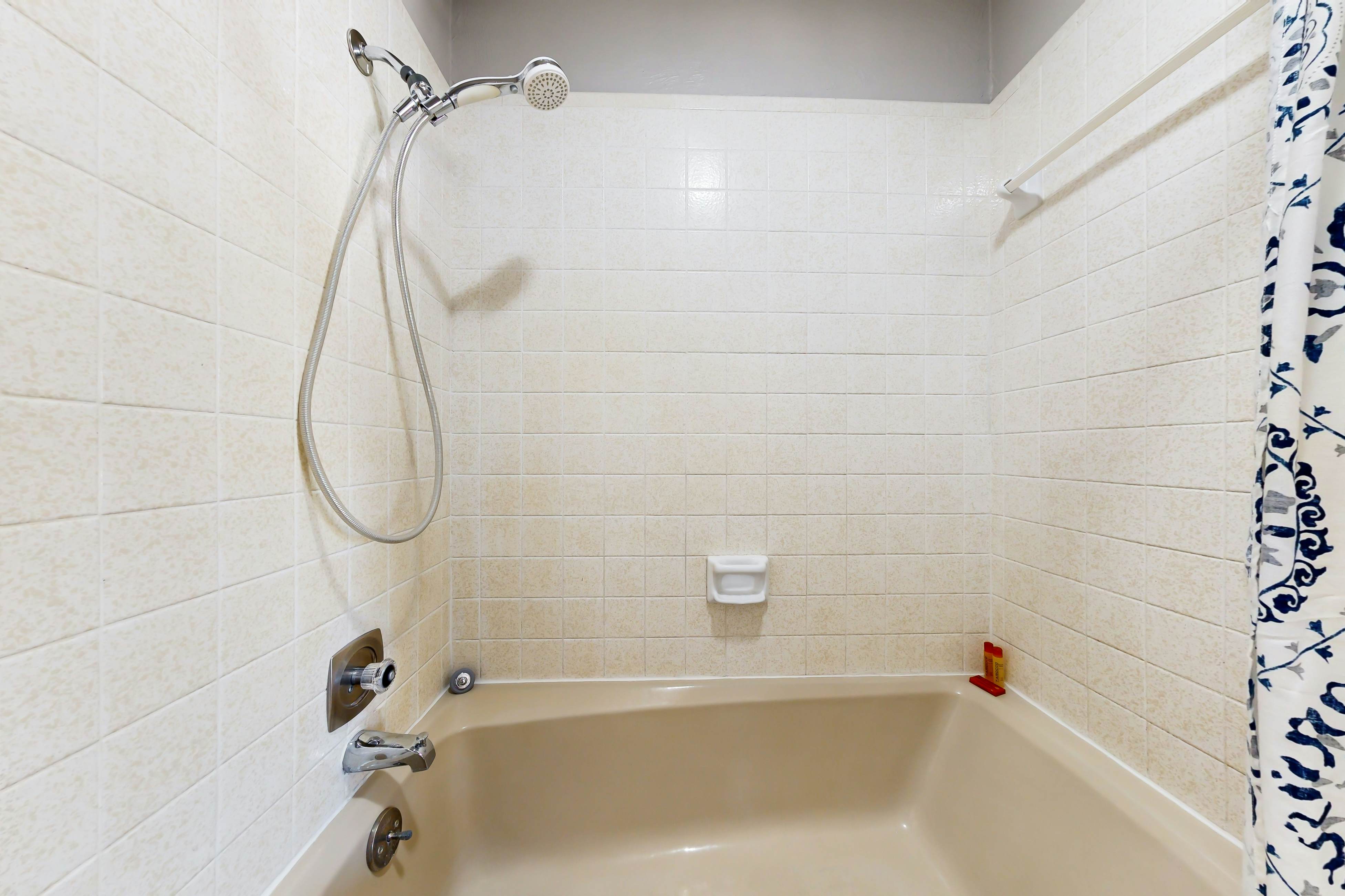 Meadow Creek House and Cottage