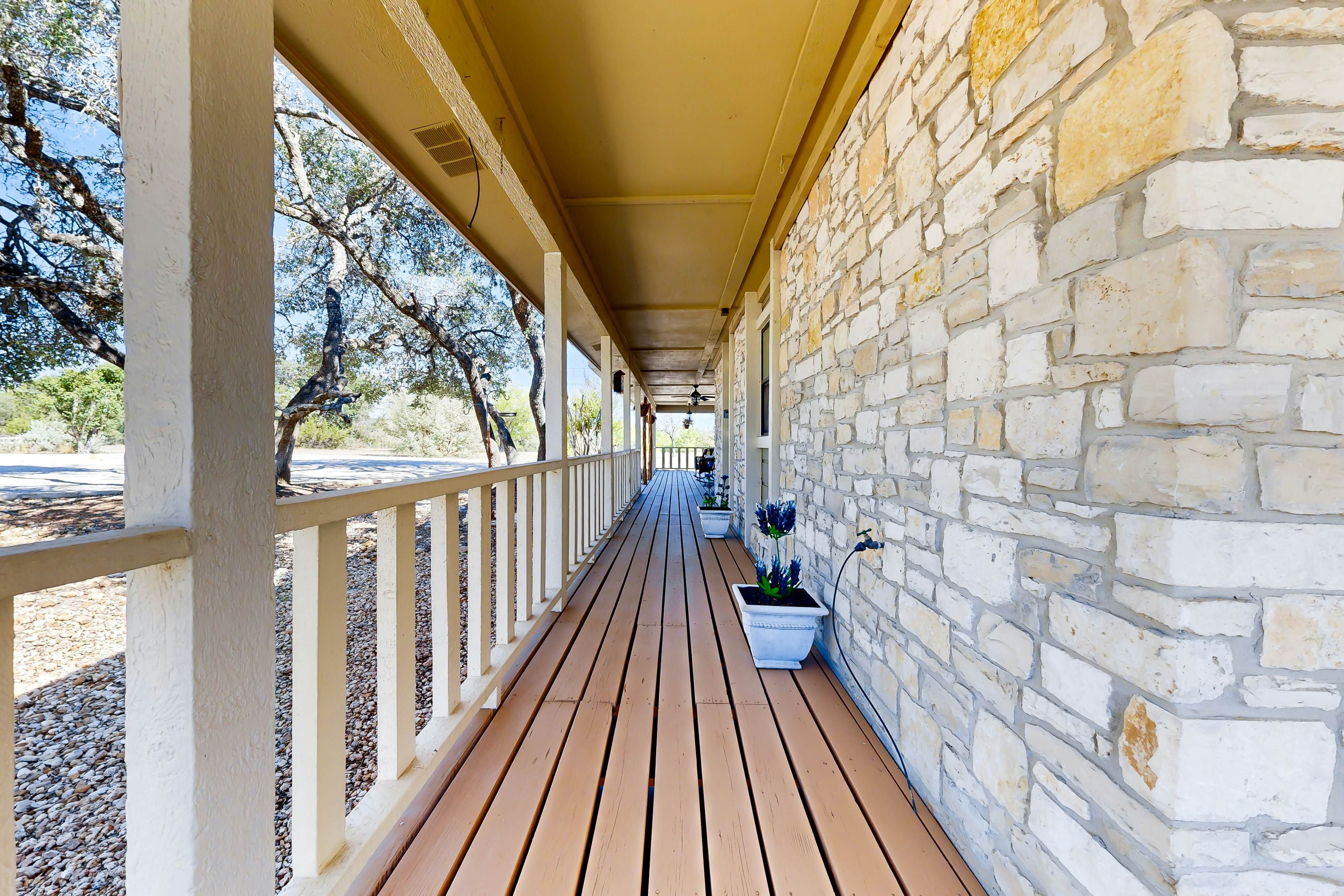 Meadow Creek House and Cottage