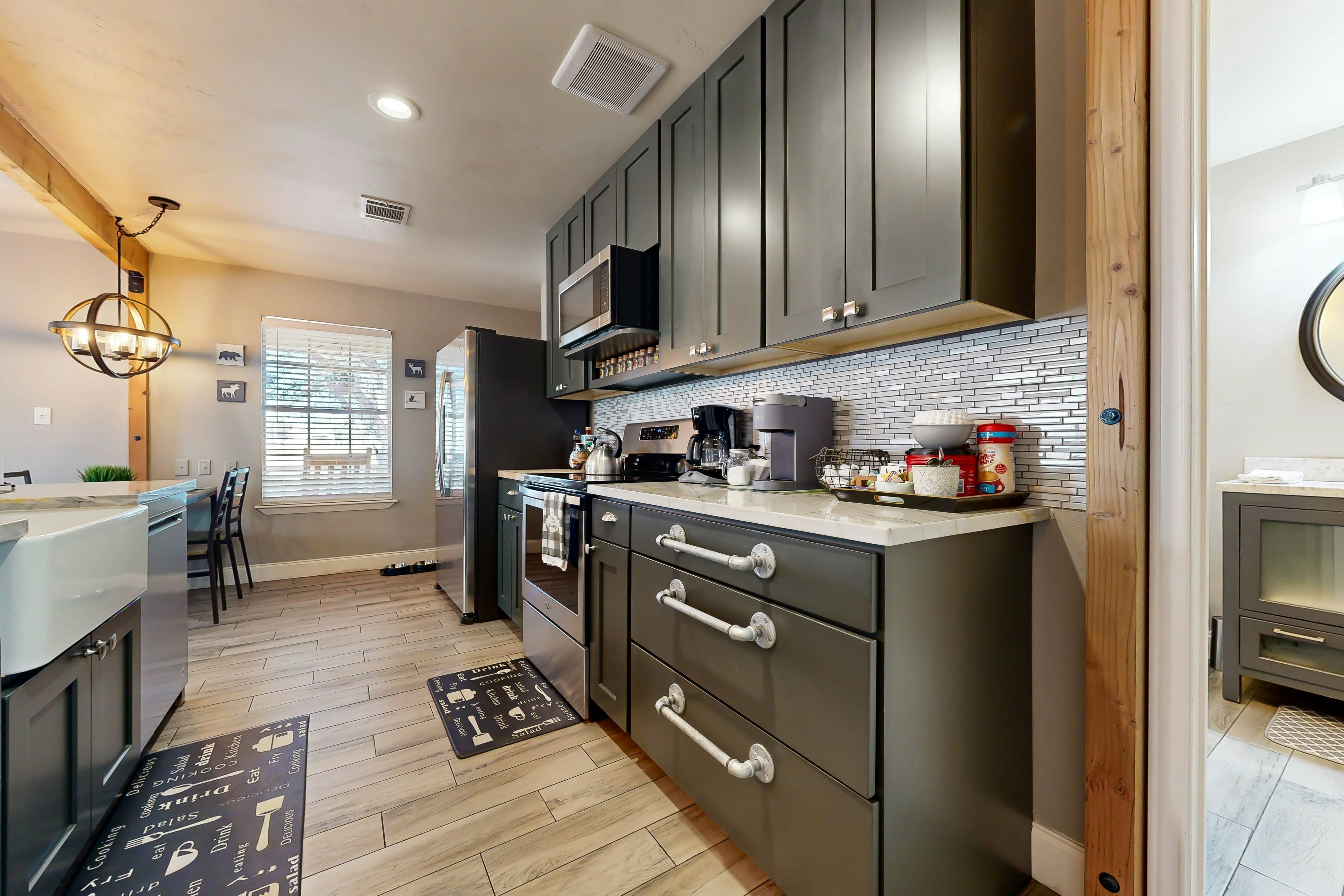 Meadow Creek House and Cottage