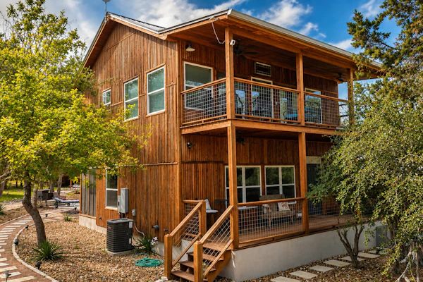 Modern Hill Country house w/kitchen, private pool/hot tub & great outdoor space