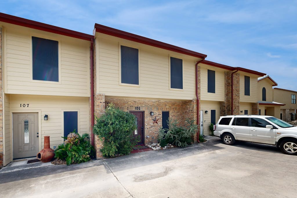 Lovely Canyon Lake Getaway | Fireplace, Deck & Balcony | Near Canyon Beach