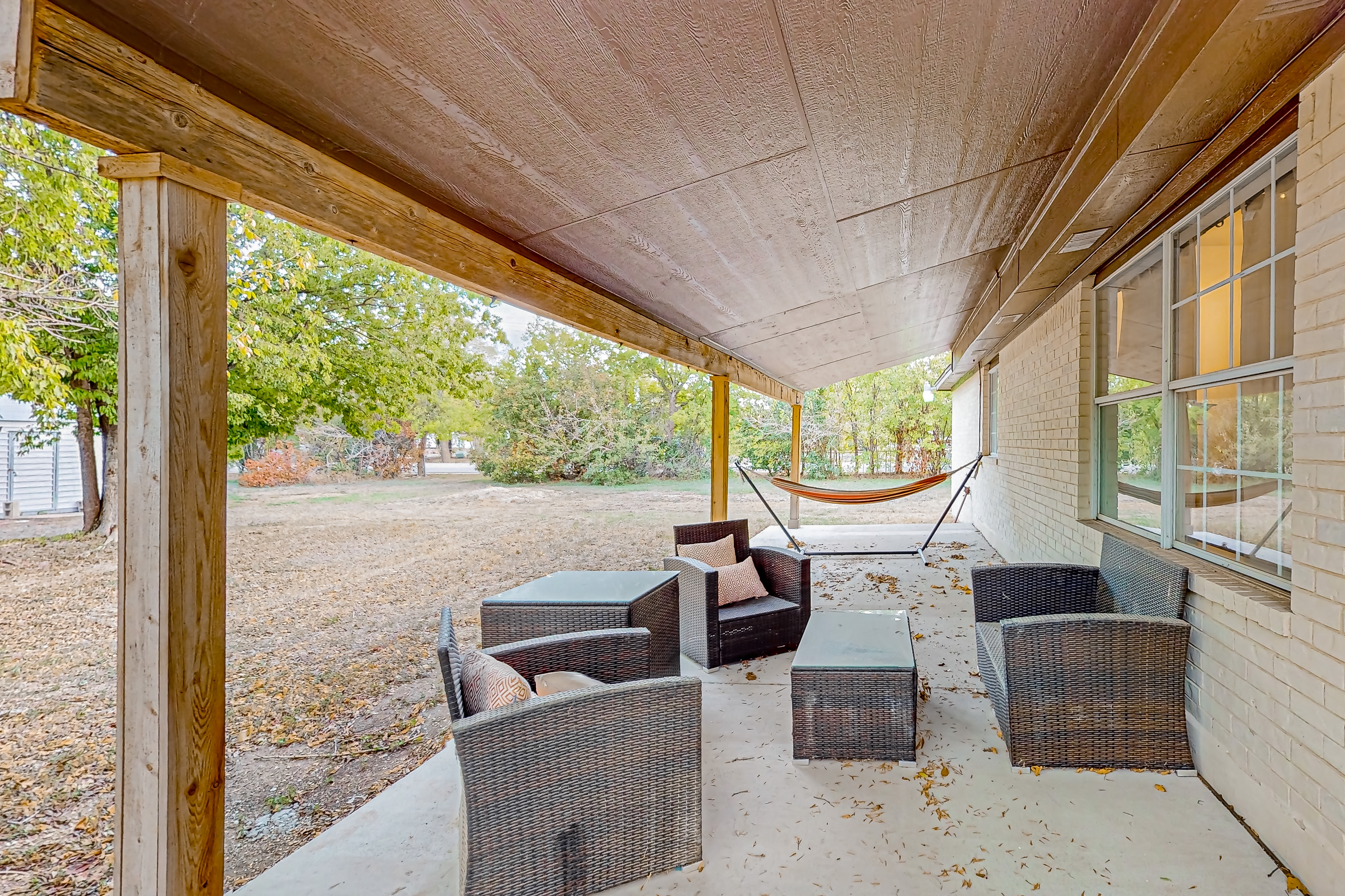 Beautiful dog-friendly home with fireplace, large yard, hammock, W/D, and AC