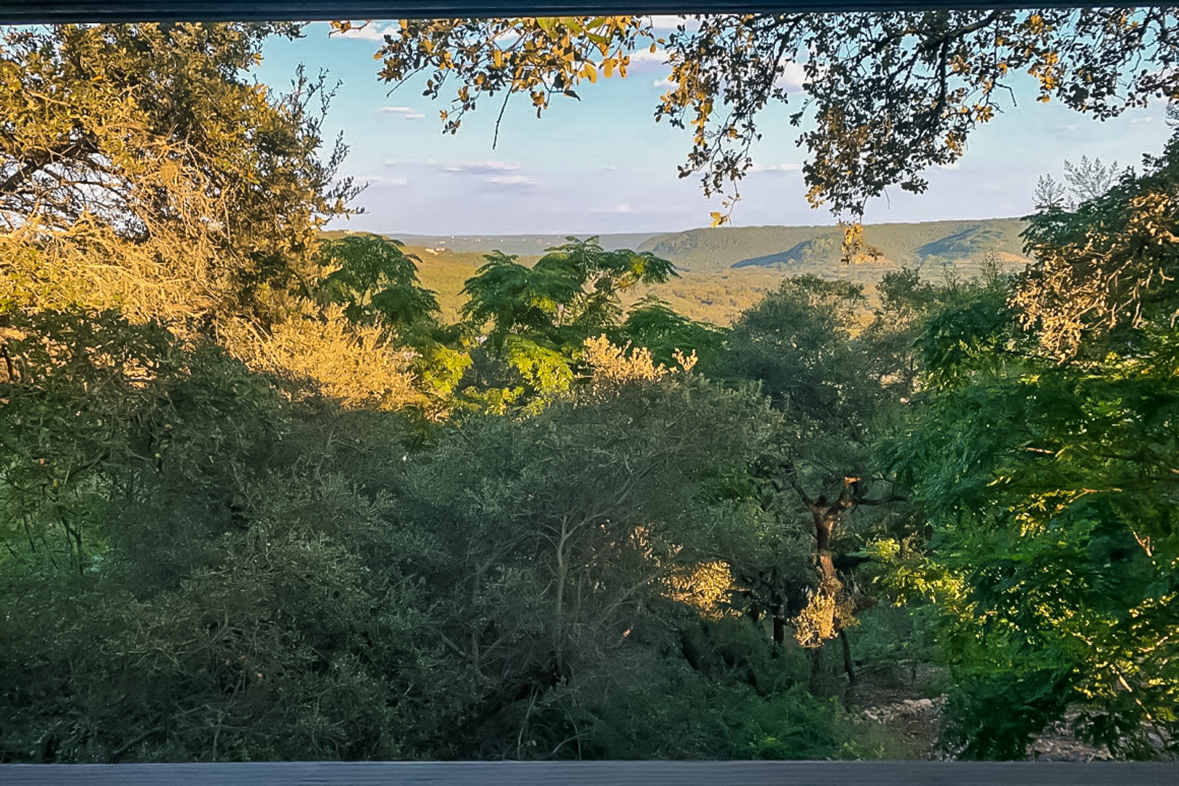 Dog-friendly home w/ private deck/enclosed yard/office space - close to lake