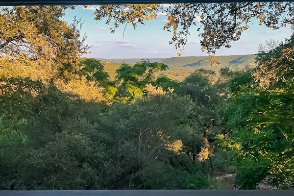 Dog-friendly home w/ private deck/enclosed yard/office space - close to lake