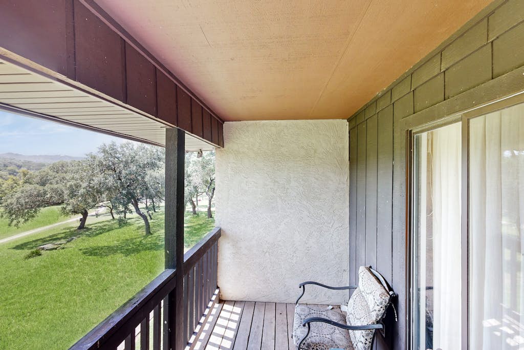 Two-Story Golf Course Front Condo w/Balconies, Free WiFi, Gas Grill, Central A/C