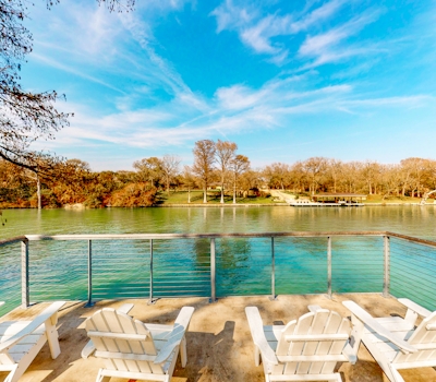 Luxury Lakeside Stunner