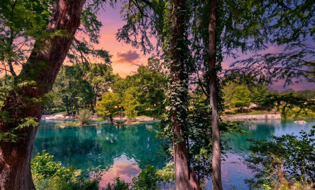 Gruene Envy – a first floor Poolside Condo with Guadalupe River Access