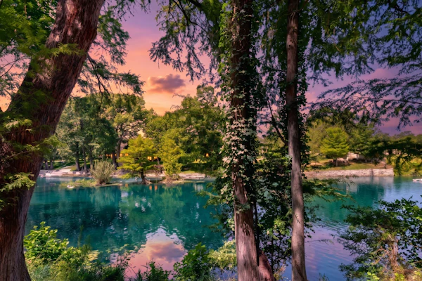 Gruene Envy – a first floor Poolside Condo with Guadalupe River Access