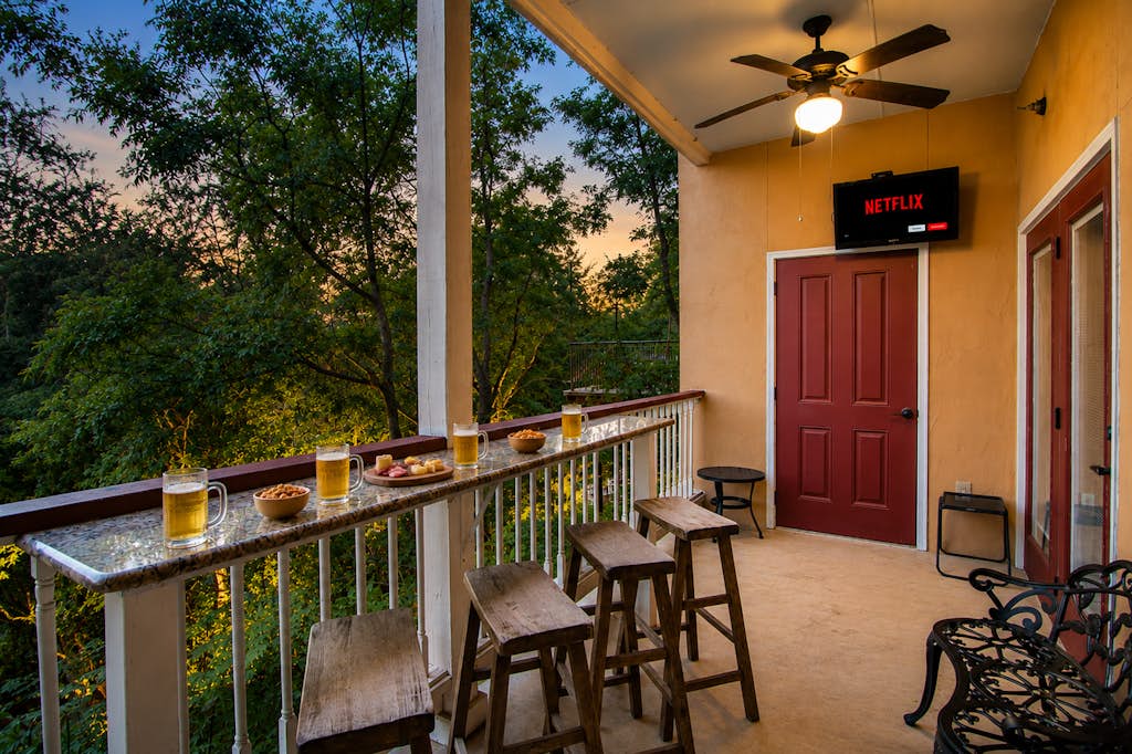 Gruene Envy – a first floor Poolside Condo with Guadalupe River Access