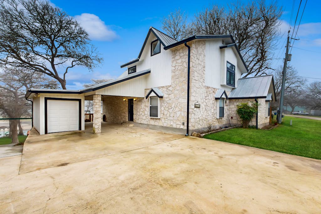 Idyllic waterfront getaway with private hot tub & deck views - near golf