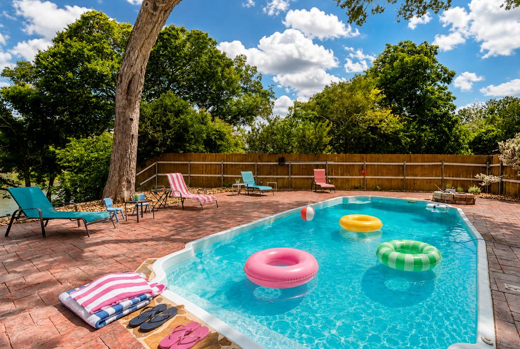 Idyllic waterfront getaway with private hot tub & deck views - near golf