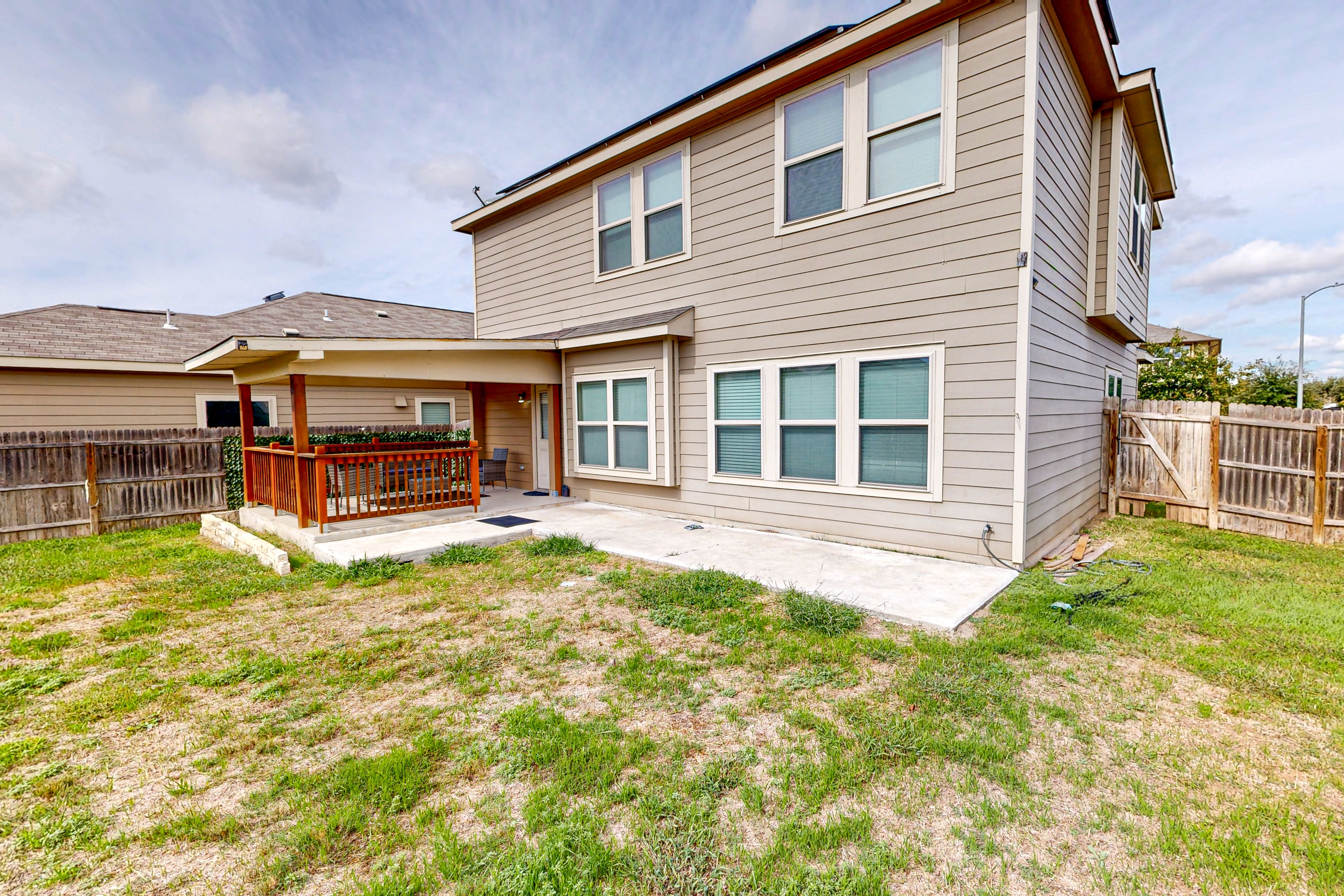 Spacious home with private yard, patio, grill, AC, & private W/D