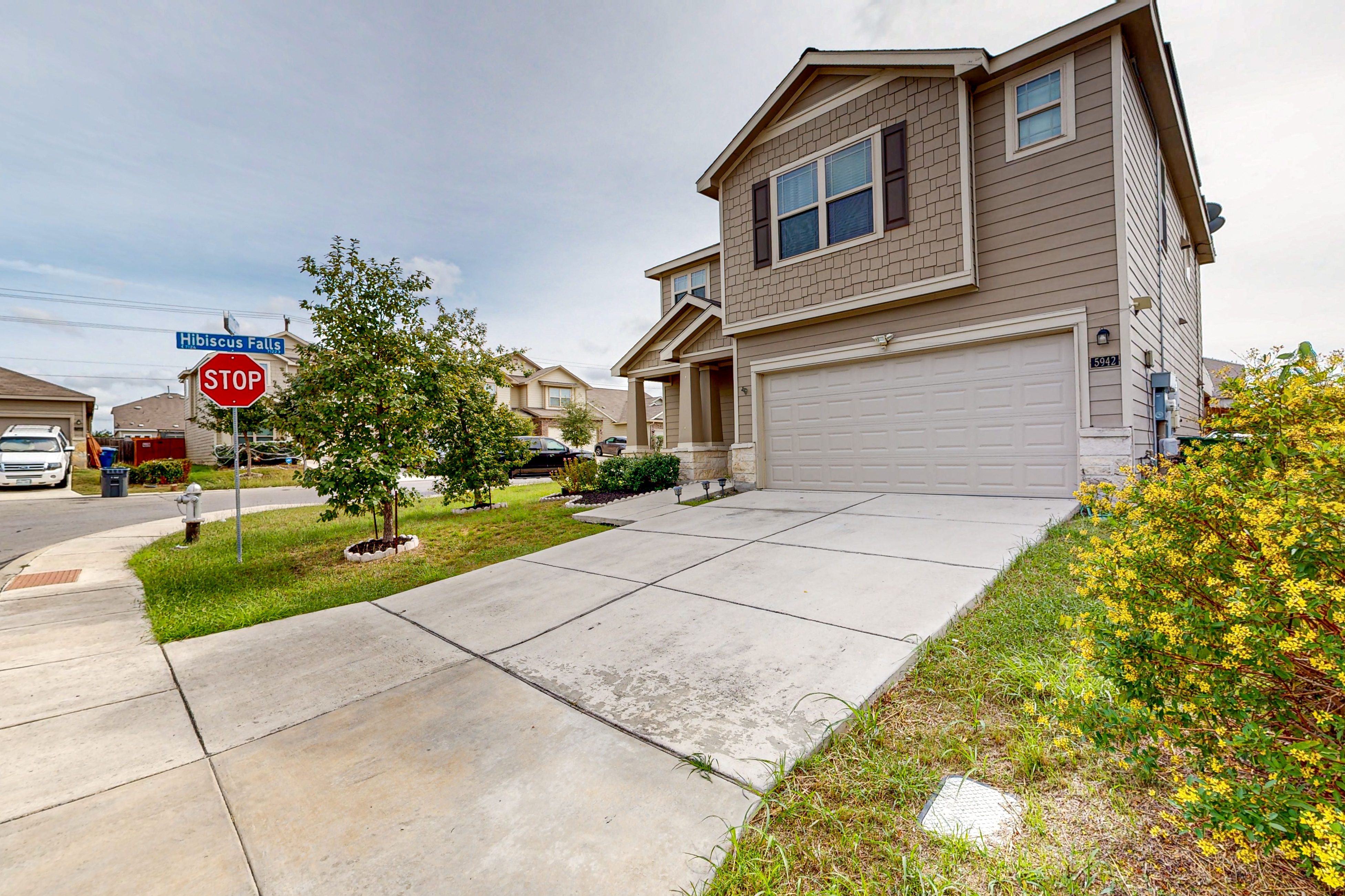 Spacious home with private yard, patio, grill, AC, & private W/D