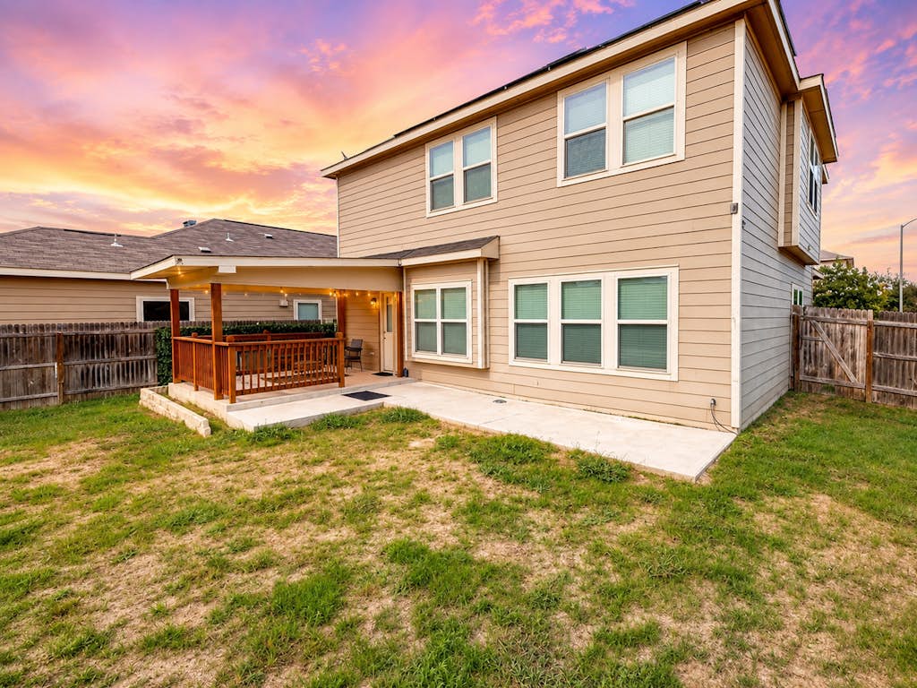 Spacious home with private yard, patio, grill, AC, & private W/D