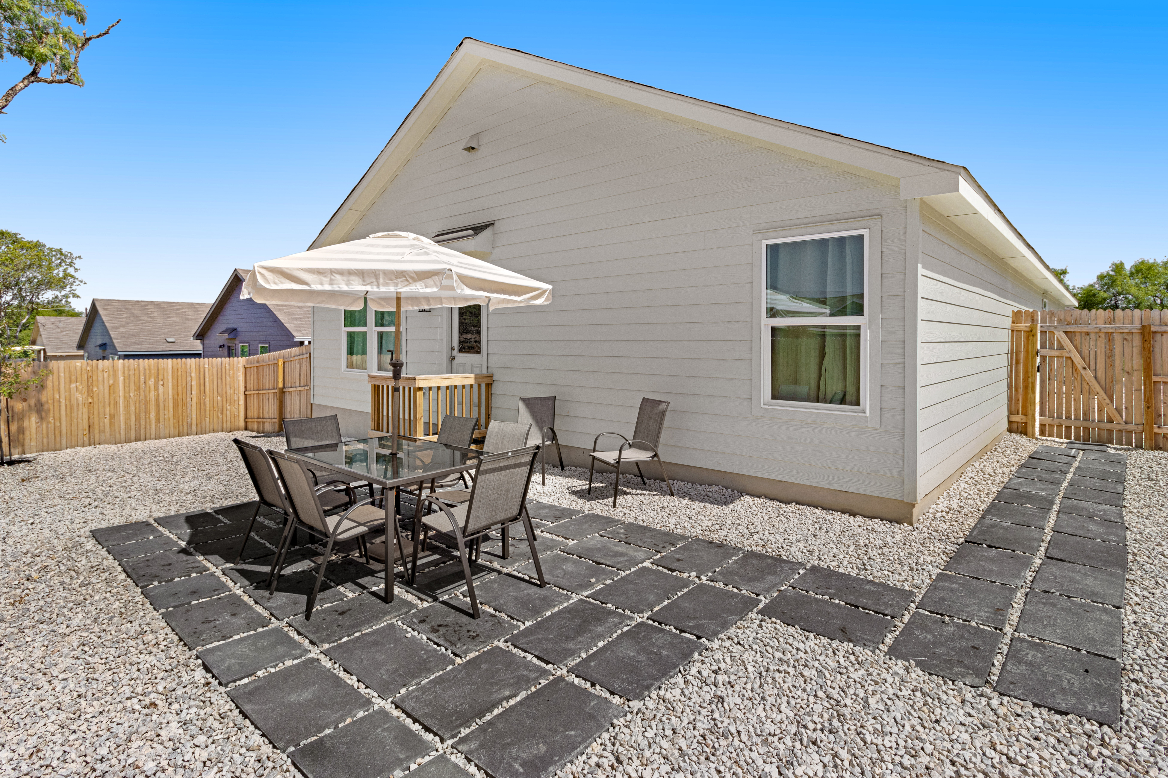 Lackland BMT Graduation stay with streaming & backyard