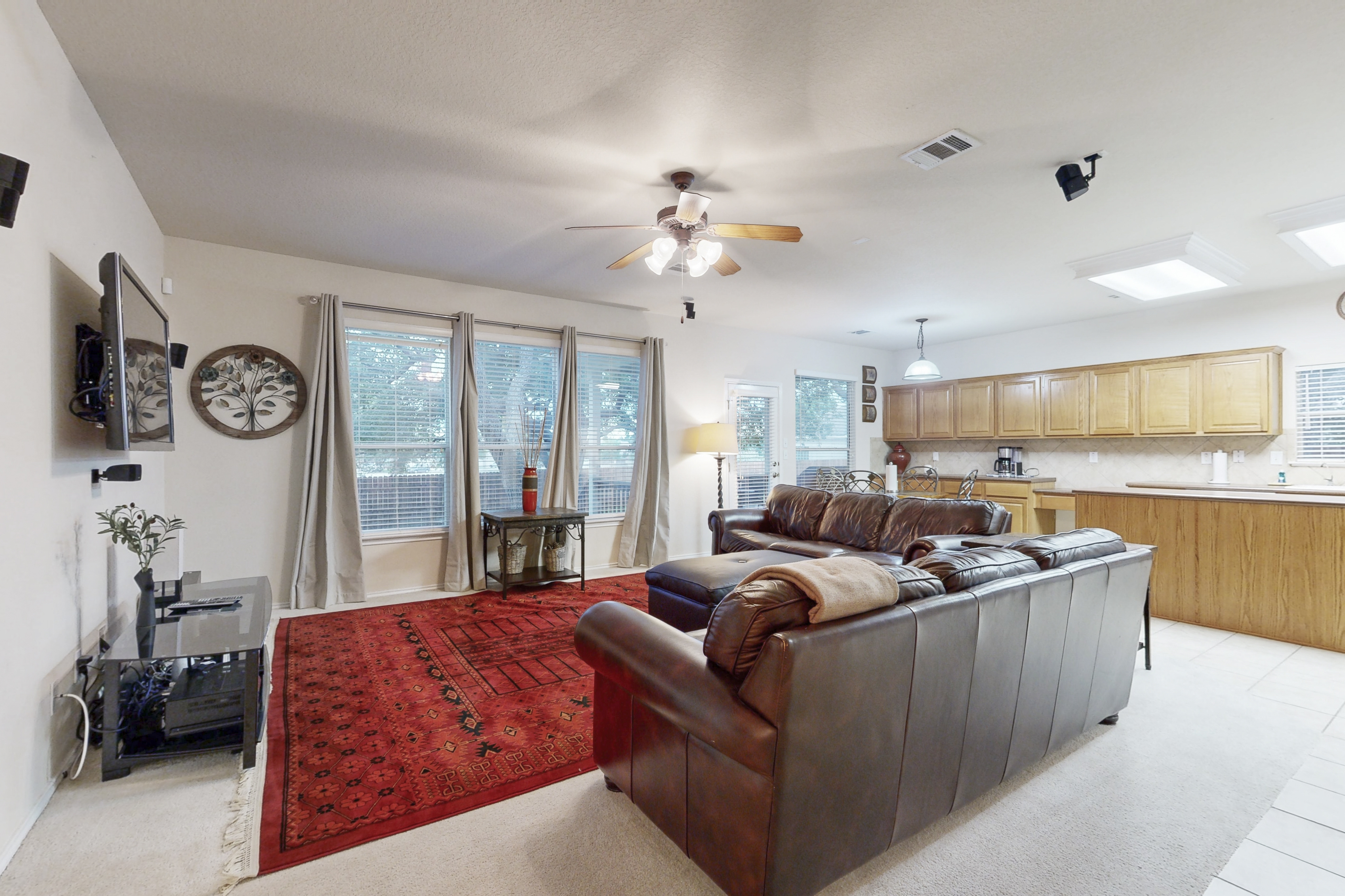 2-story house with back patio, grill, streaming, washer/dryer, & 2 living areas