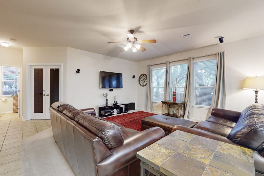 2-story house with back patio, grill, streaming, washer/dryer, & 2 living areas