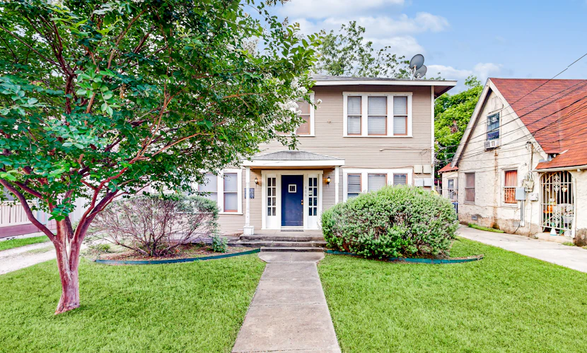 One bedroom cozy retreat by the Pearl and the vibrant St. Mary's