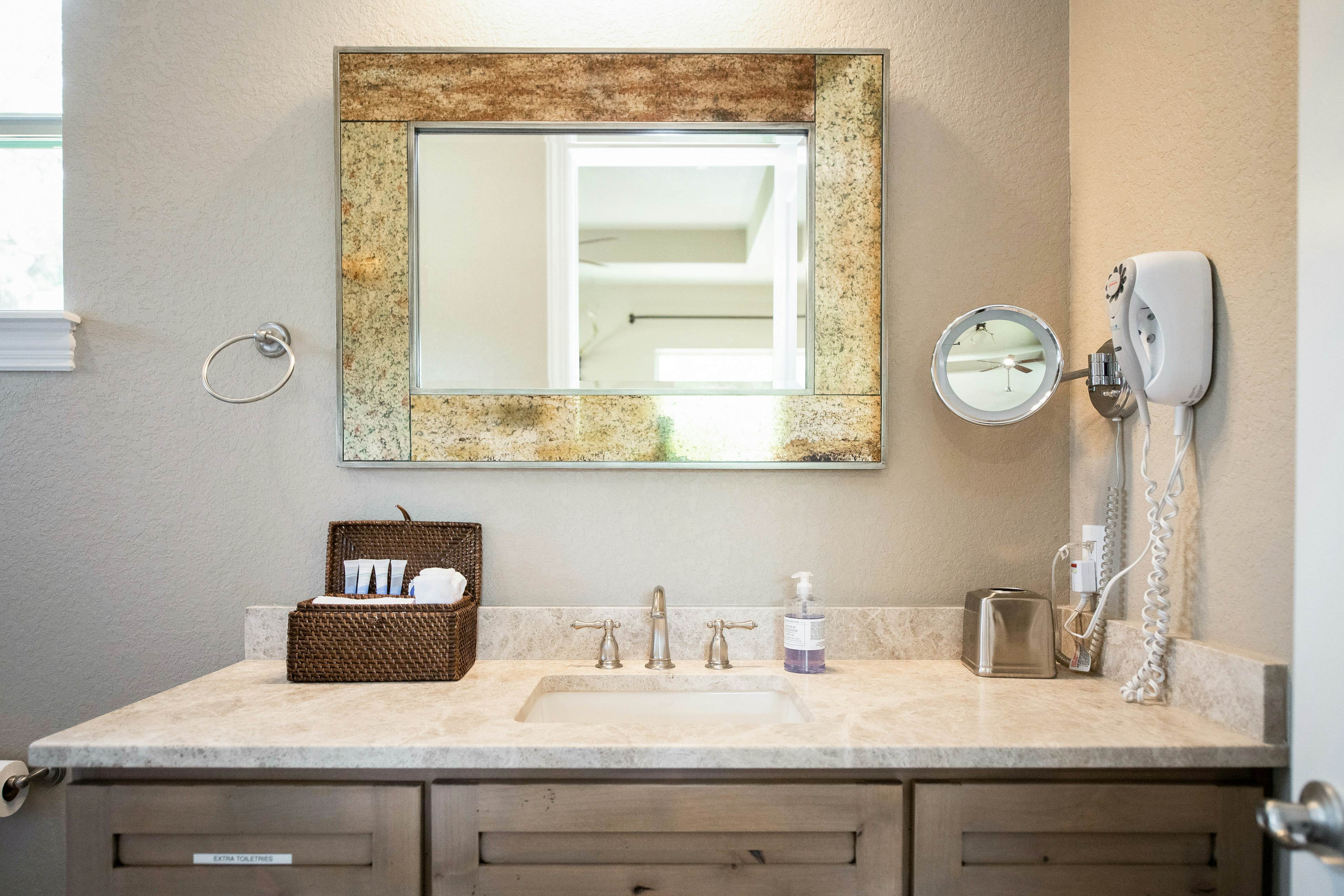 Century Oak House - Casita B