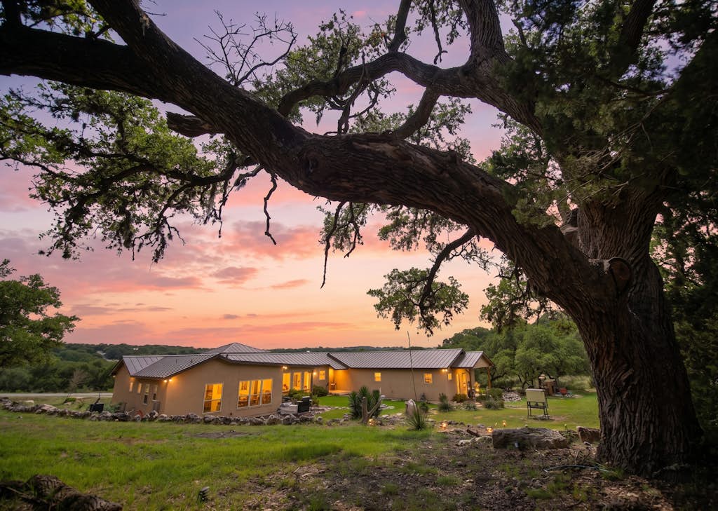 Walk to Remi's Ridge & Hayes Hollow Century Oak Casita - Near Canyon Lake