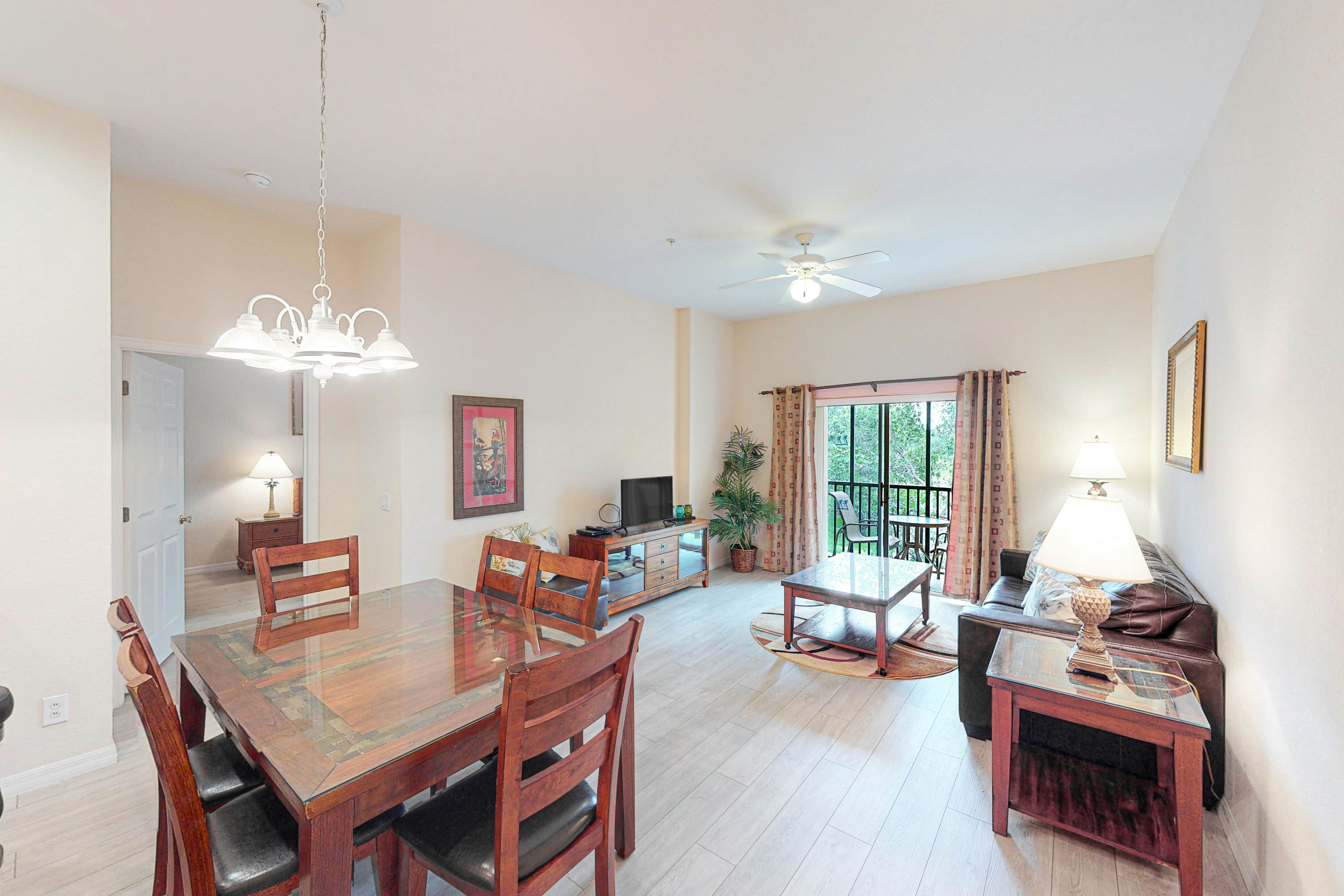 3rd floor condo w/ gym, basketball court, tennis court, balcony, restaurant