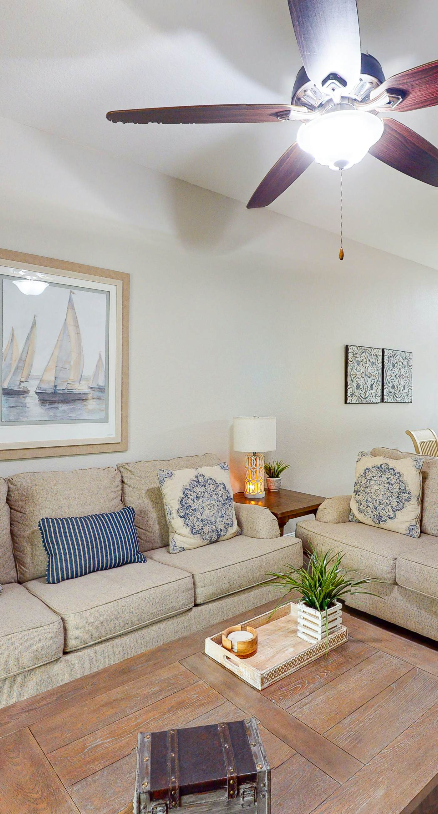 2nd floor condo w/ gym, near theme parks, shared pools, balcony, tennis court