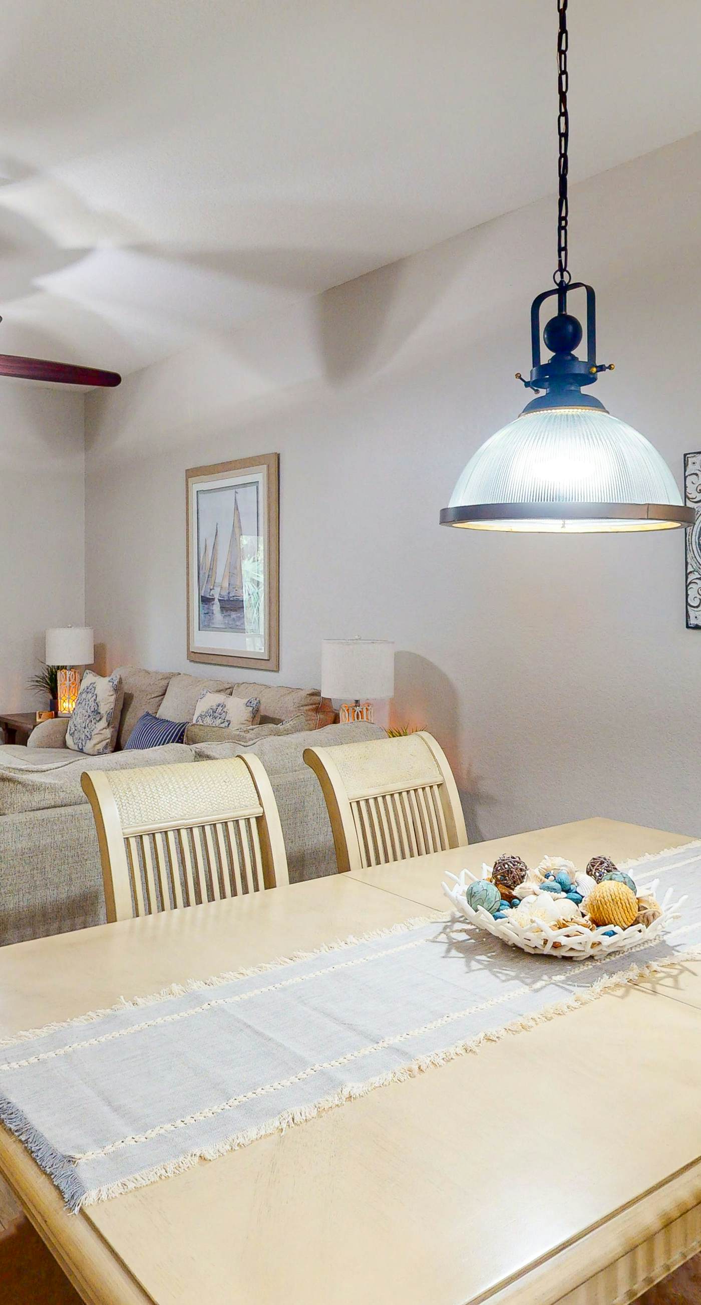 2nd floor condo w/ gym, near theme parks, shared pools, balcony, tennis court