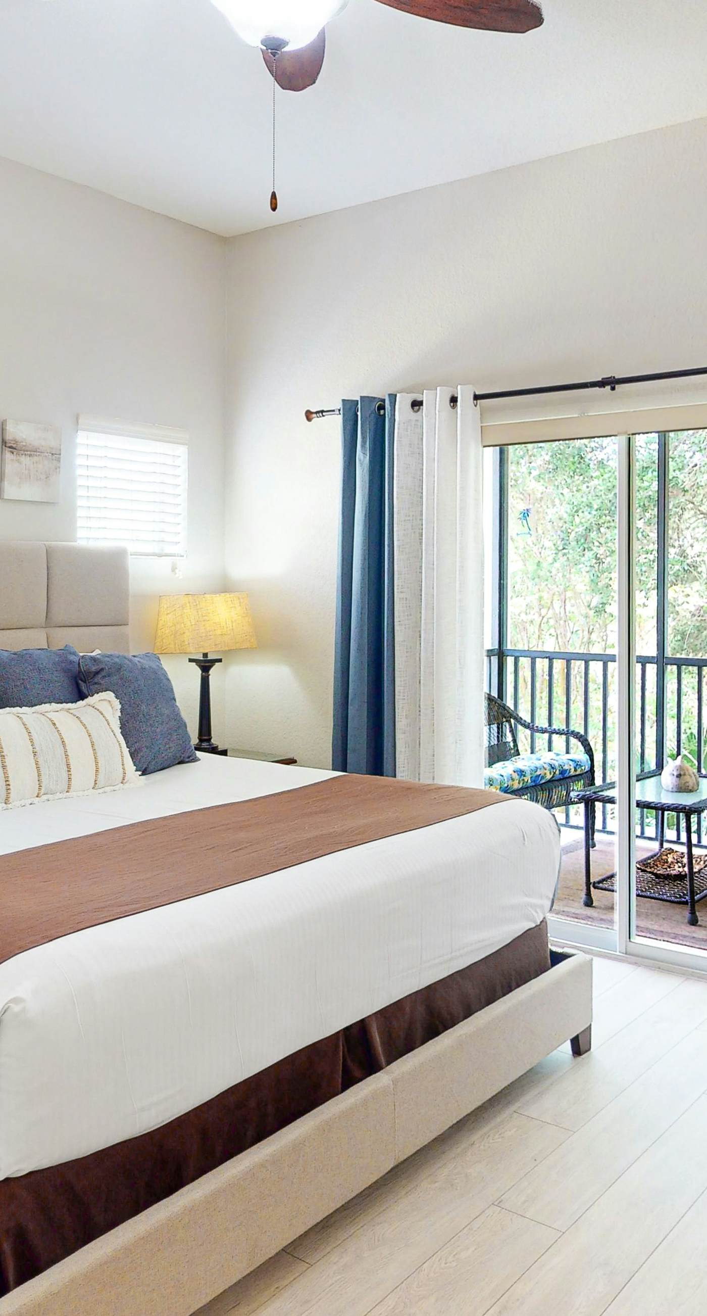 2nd floor condo w/ gym, near theme parks, shared pools, balcony, tennis court