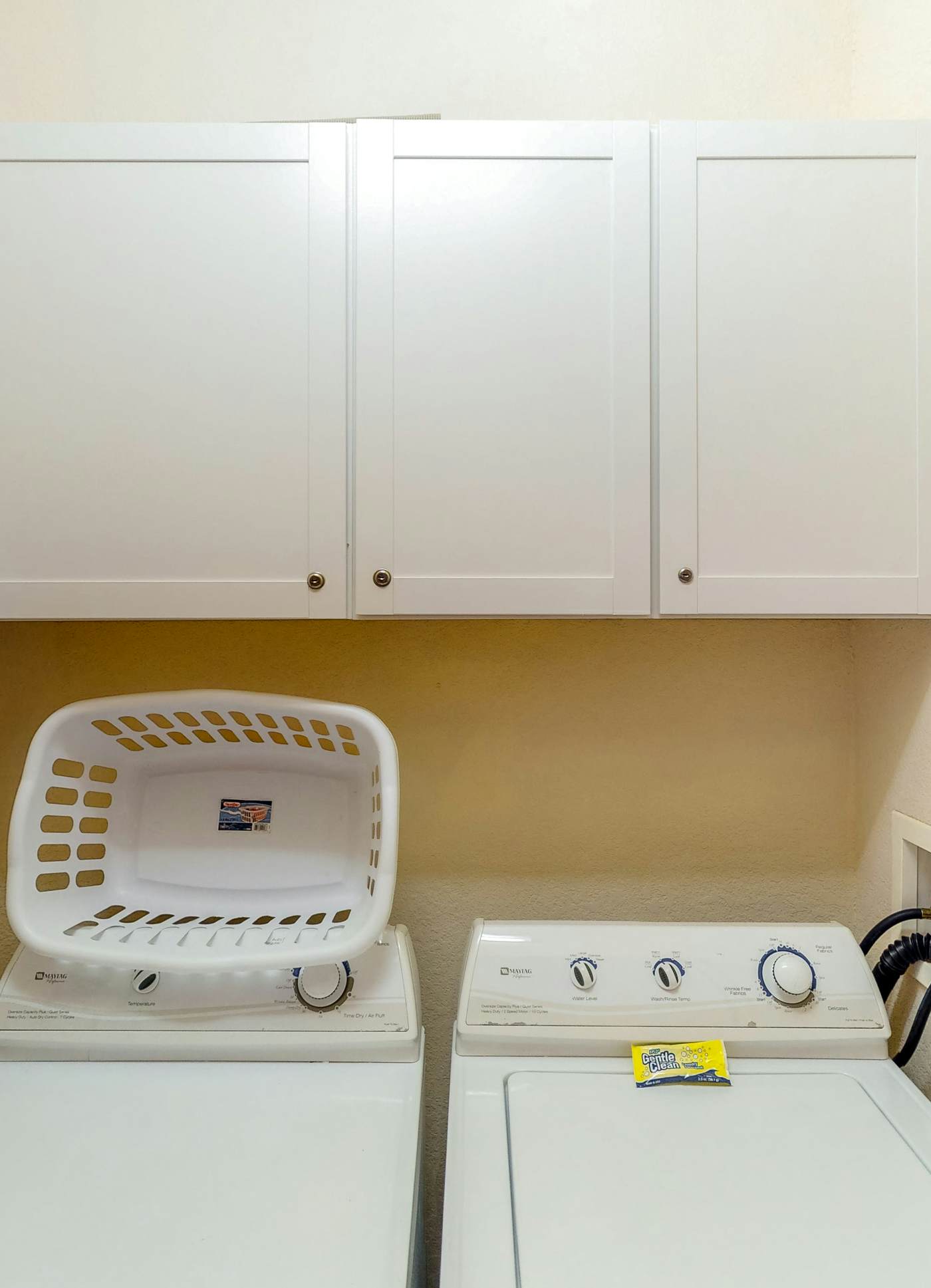 2nd floor condo w/ gym, near theme parks, shared pools, balcony, tennis court