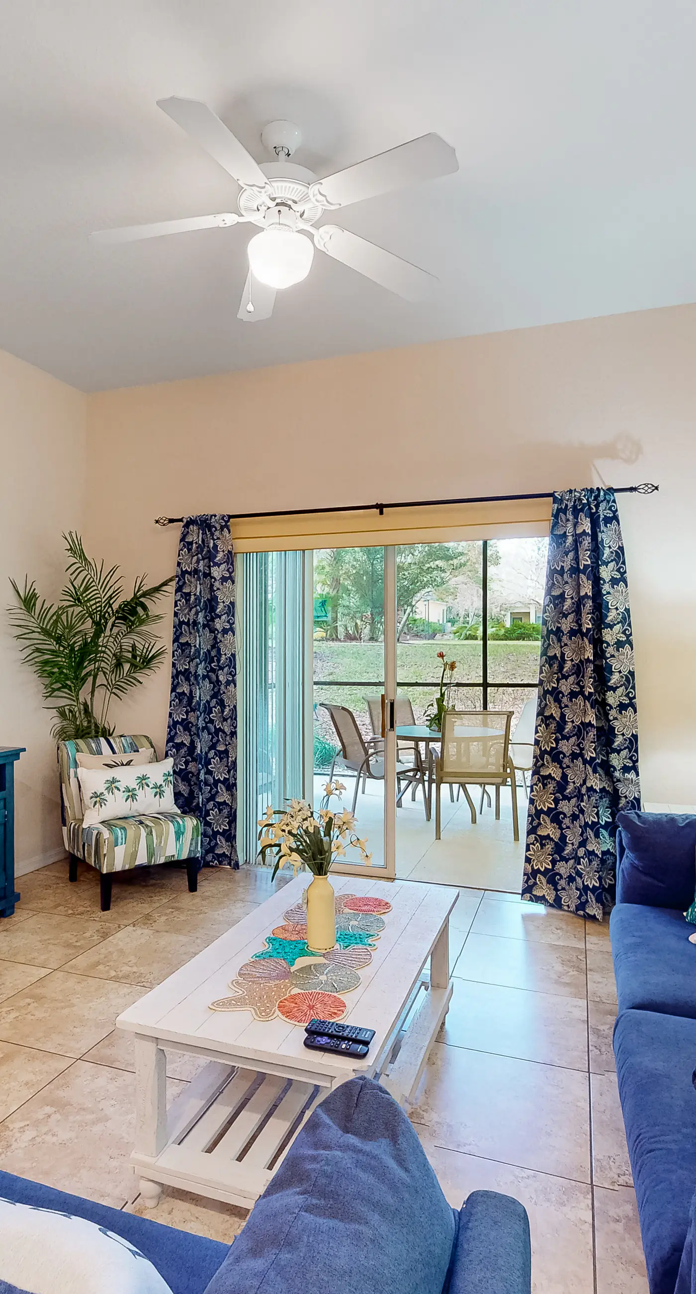 1st-floor condo with sauna, restaurant, gym & pools