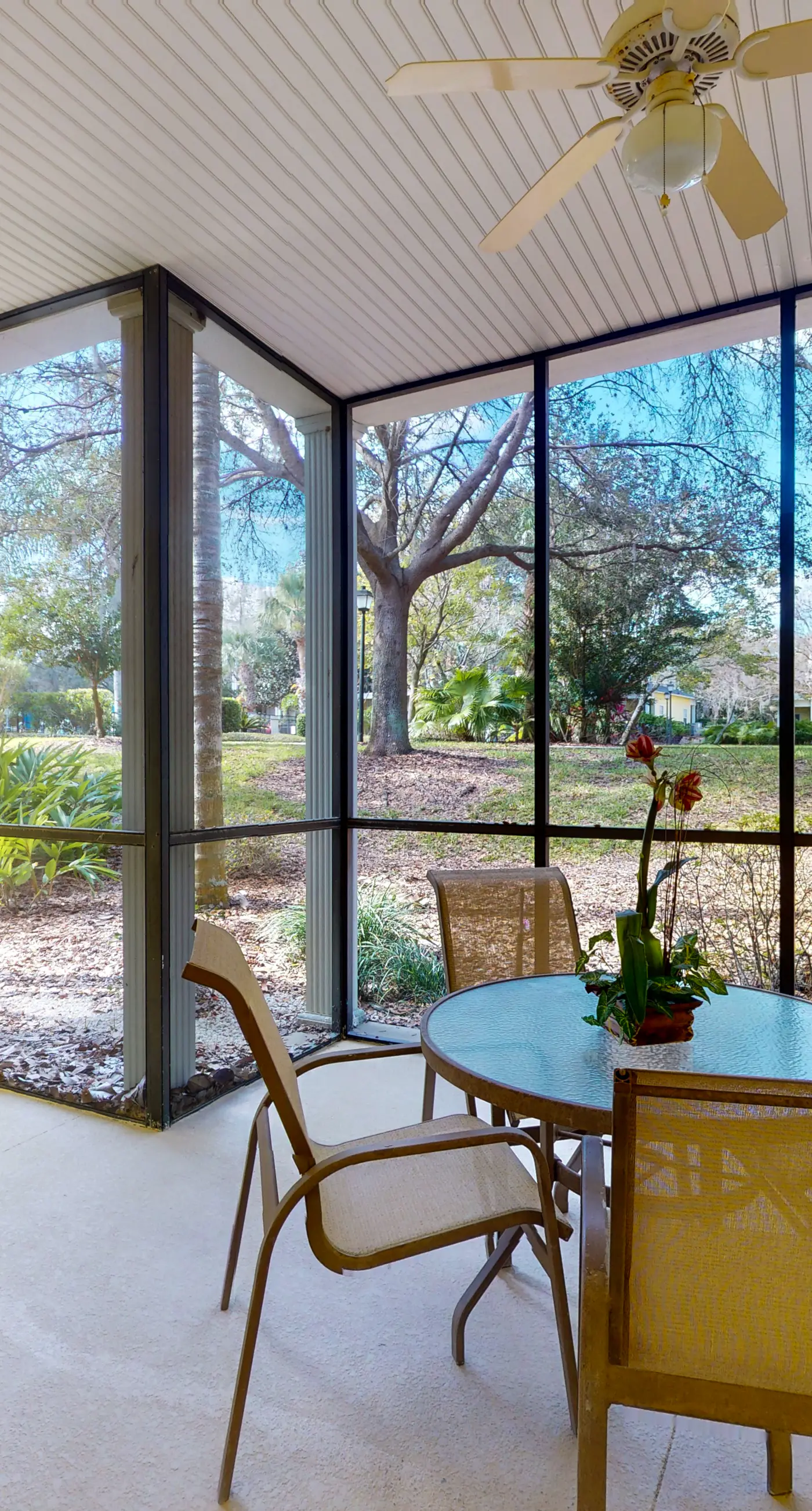 1st-floor condo with sauna, restaurant, gym & pools