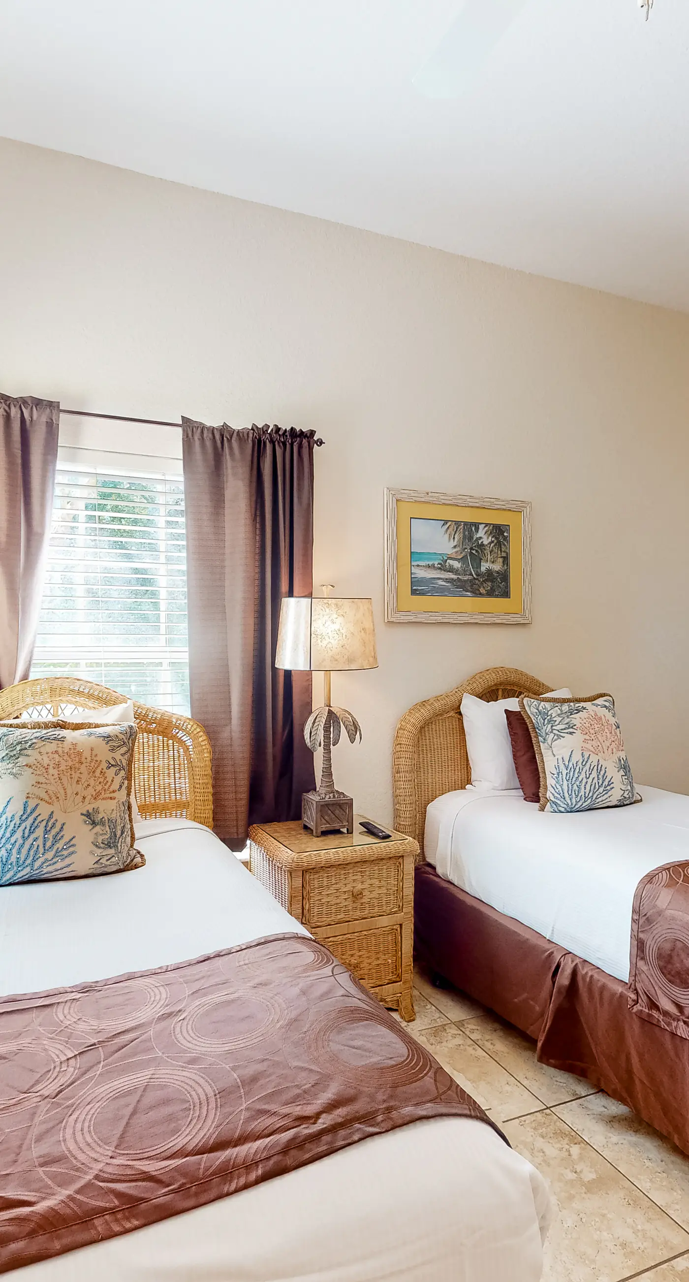 1st-floor condo with sauna, restaurant, gym & pools