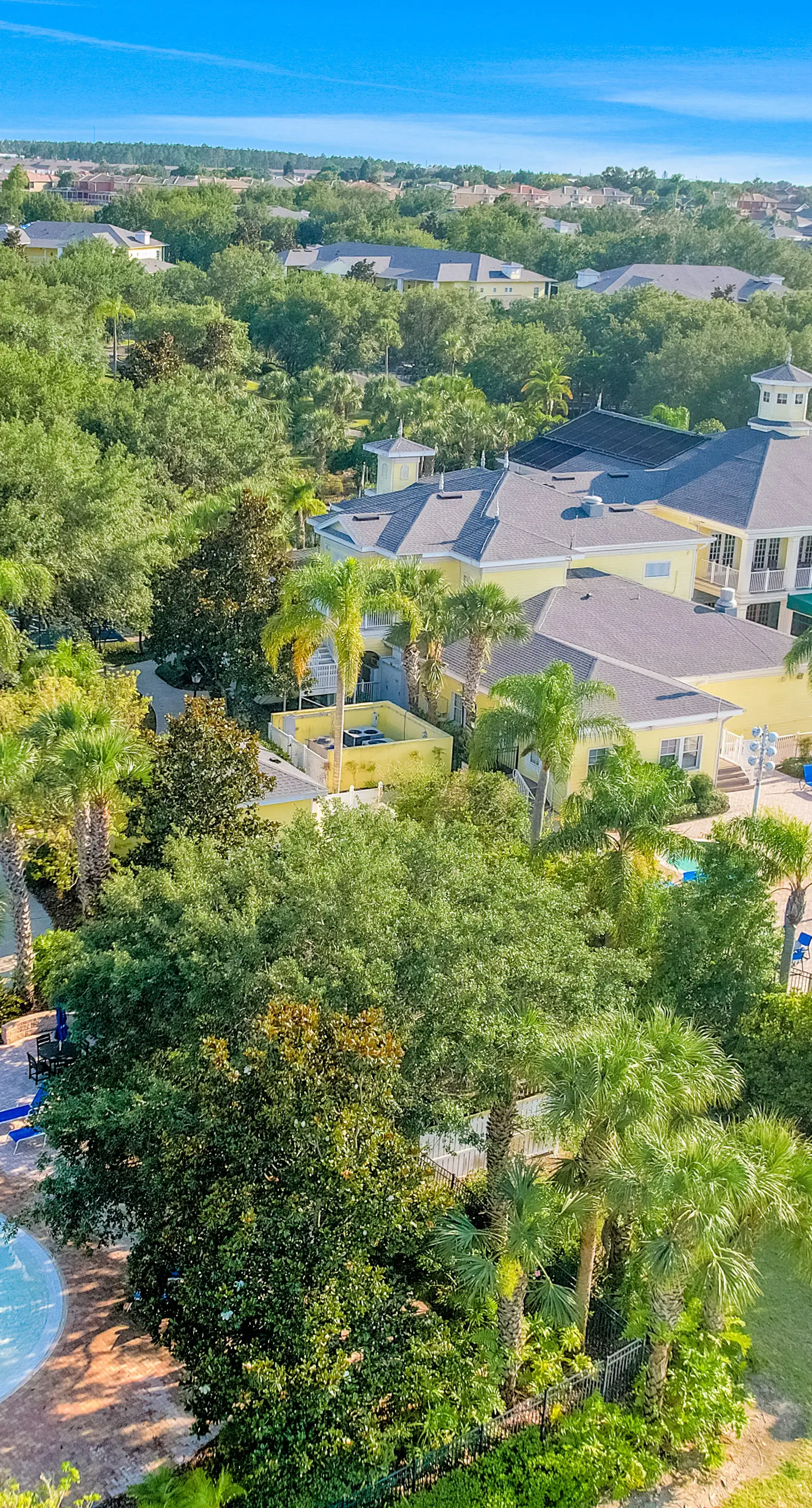 1st-floor condo with sauna, restaurant, gym & pools