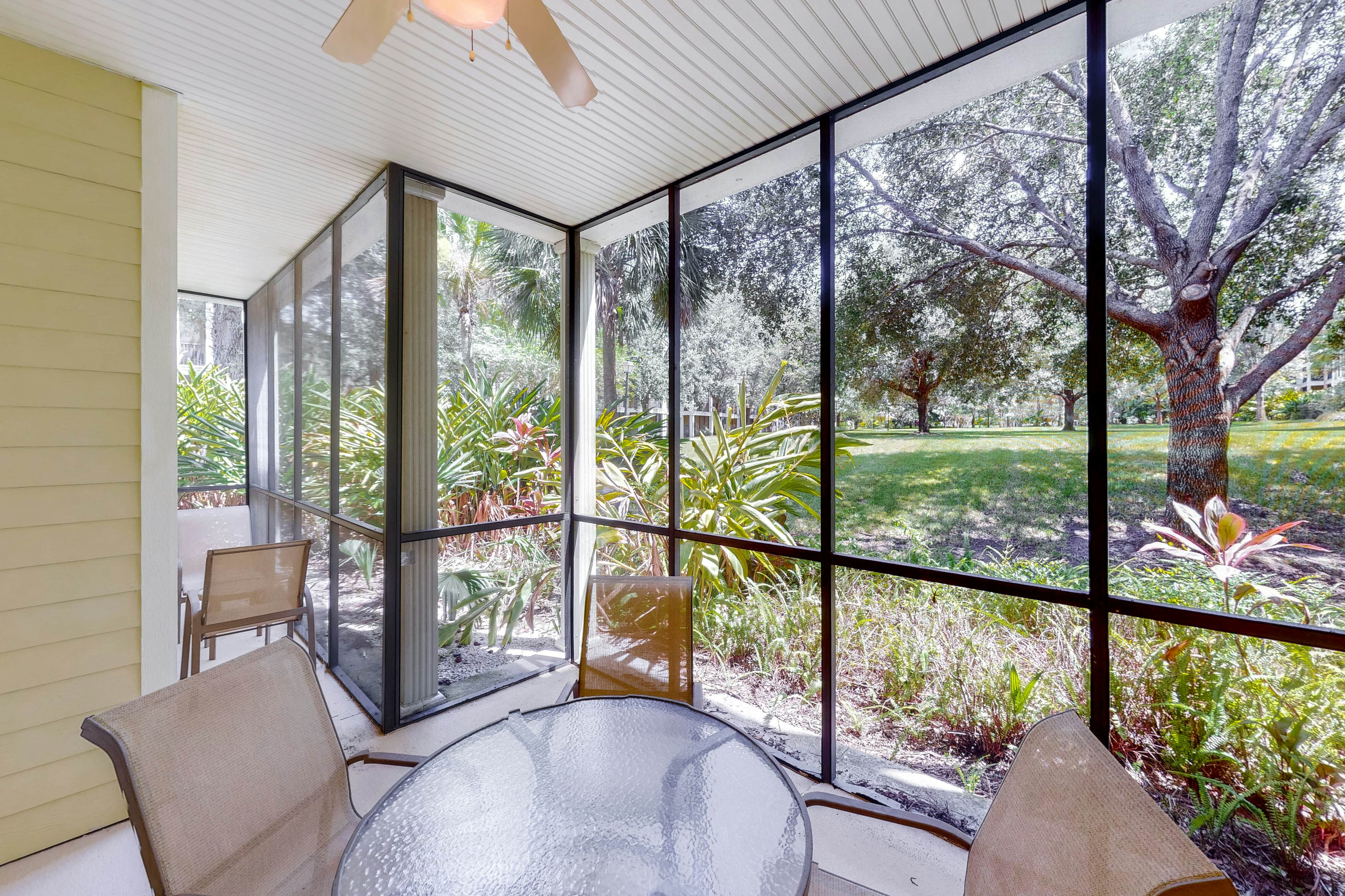 1st floor condo w/ shared pools, gym, near theme parks, tennis court, restaurant