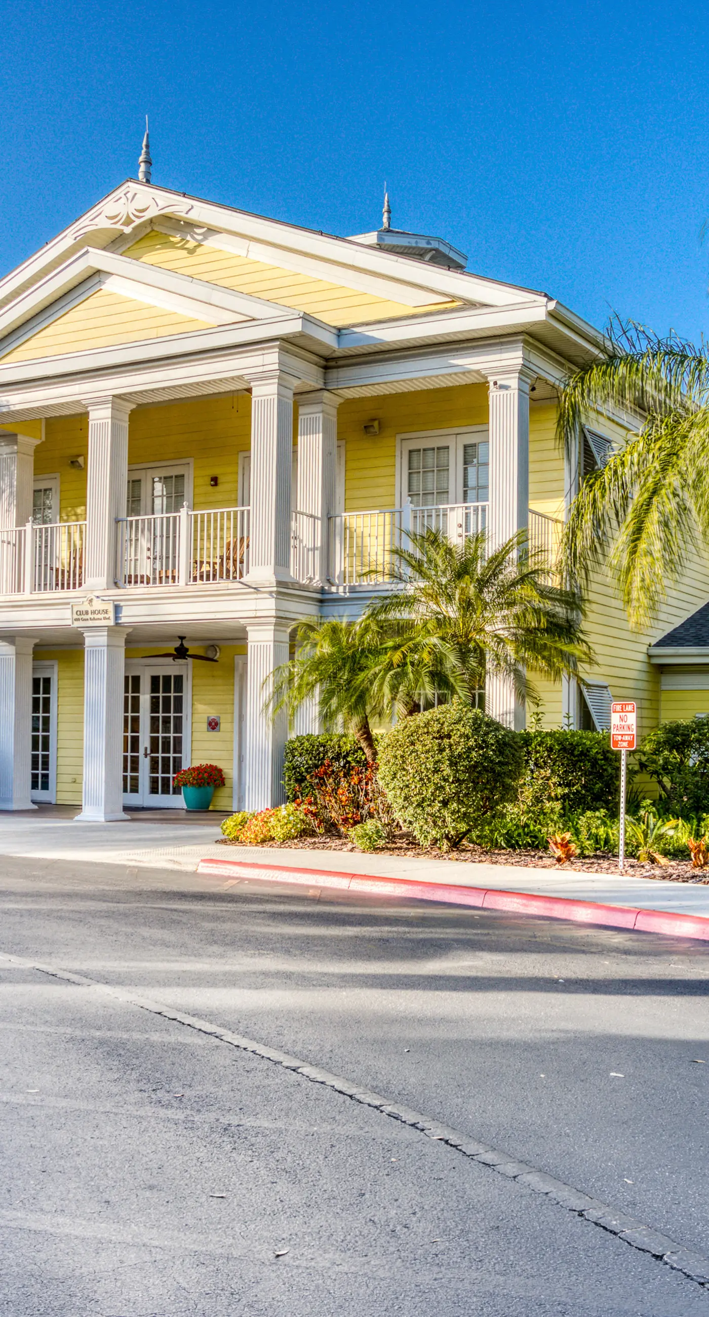 Exclusive 3BR villa: pools, gym, lakeside dining